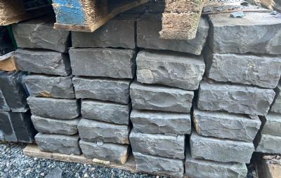 salg af 24 stk kantsten sort basalt