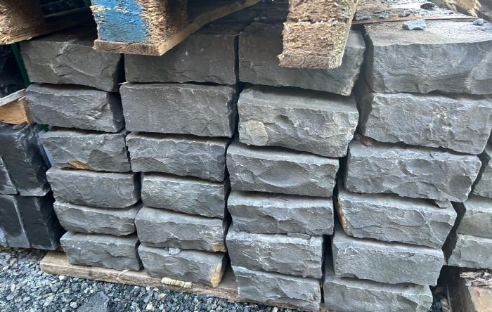 salg af 24 stk kantsten sort basalt