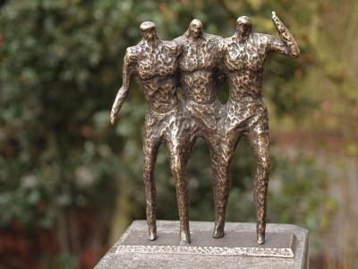 salg af 3 mænd modern sculpture