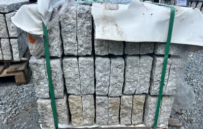 salg af 30 stk kantsten rosa granit