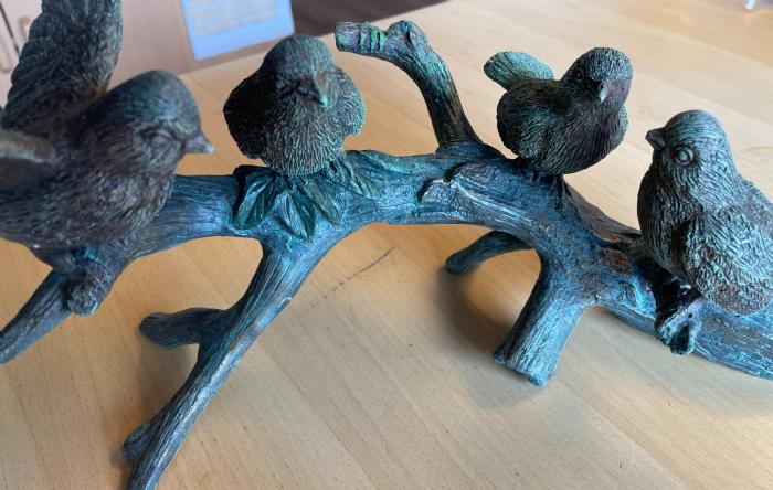 salg af 4 fugle på gren