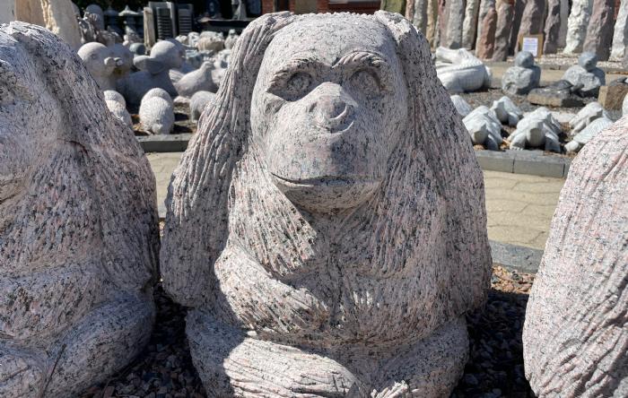 salg af Abe  i grå granit