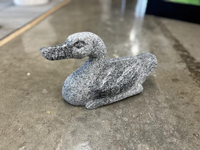 salg af And liggende gråsort granit L 20cm