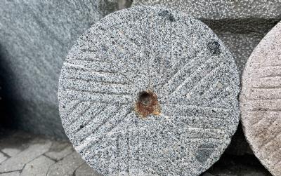 salg af Antik møllesten dia 50 cm