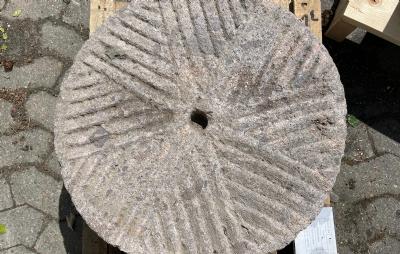 salg af Antik møllesten dia 50 cm