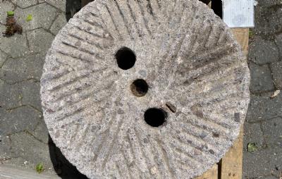 salg af Antik møllesten dia 50 cm