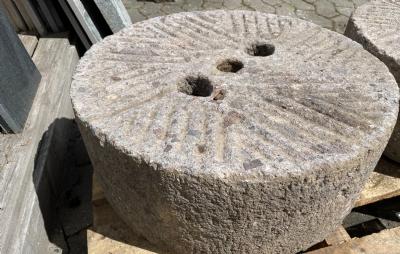 salg af Antik møllesten dia 50 cm