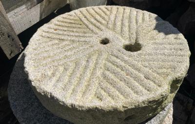 salg af Antik møllesten dia 50 cm