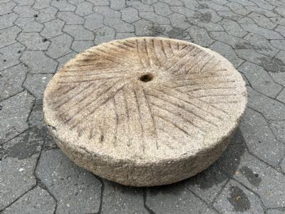 salg af Antik møllesten dia 50 cm