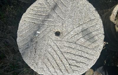 salg af Antik møllesten dia 50 cm