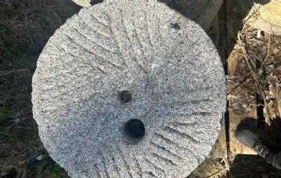 salg af Antik møllesten dia 50 cm
