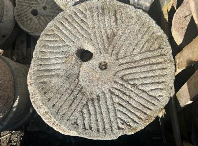 salg af Antik møllesten dia 50 cm