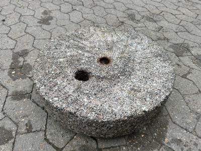 salg af Antik møllesten dia 50 cm