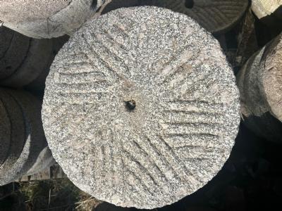 salg af Antik møllesten dia 50 cm