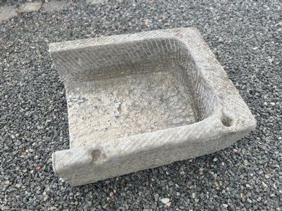 Antik trug ende halveret