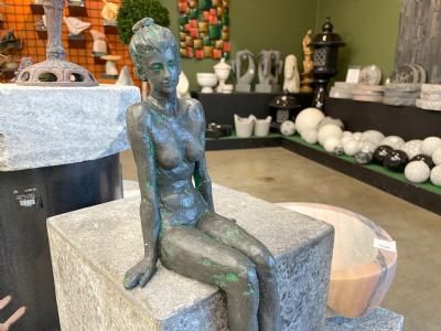 salg af Dame siddende oprejst - grøn