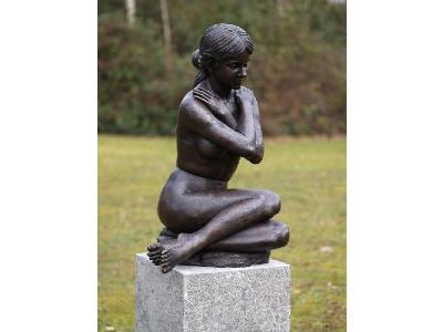salg af Siddende nøgen kvinde