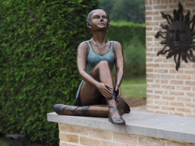 salg af Siddende ballerina