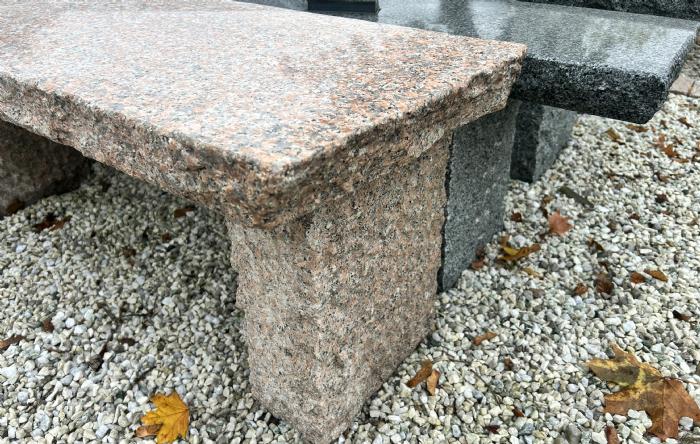 salg af Bænk Gertrud rødlig granit