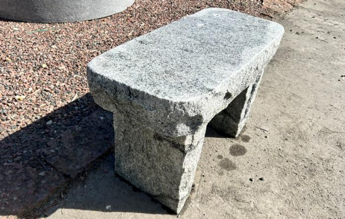 salg af Bænk grå granit med poleret sæde