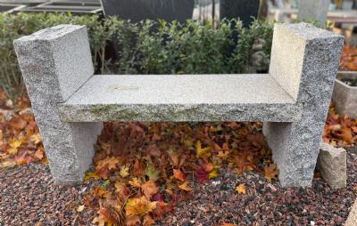 salg af Bænk med grovhuggede sider