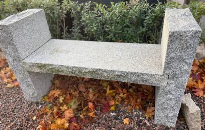 salg af Bænk med grovhuggede sider