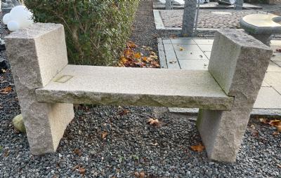 salg af Bænk med grovhuggede sider