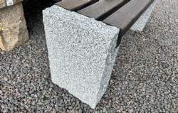 bænk ben grå granit