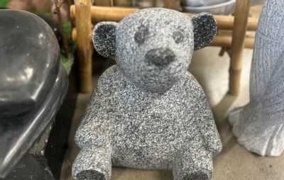 Bamse gråsort granit