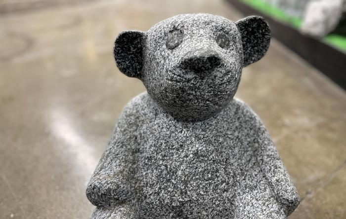 salg af Bamse gråsort granit