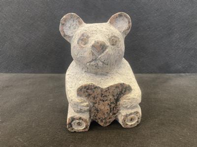 salg af Bamse med poleret hjerte, højde 20 cm