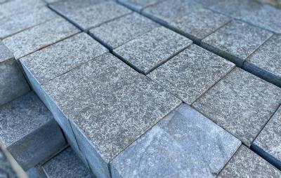 salg af Basalt klods brændt/savet