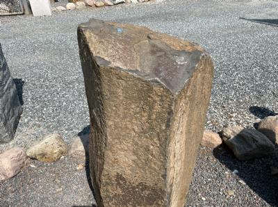 salg af Rustik Basalt Søjle - Lavasten