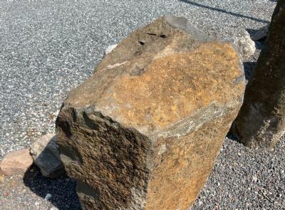 salg af Rustik Basalt Søjle - Lavasten