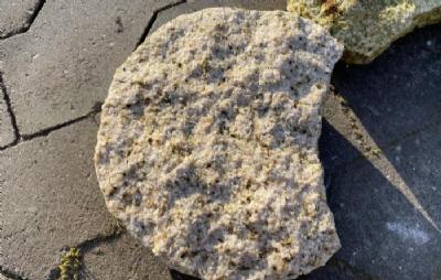 salg af 300 stk. bedsten gul granit
