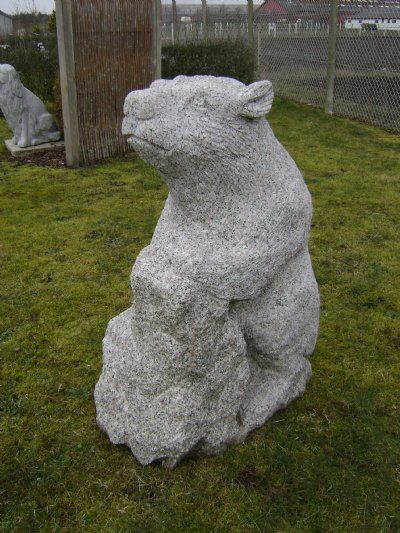 Granit bjørn på blok H100
