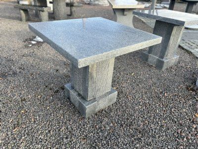 Granit bord 4-kantet
