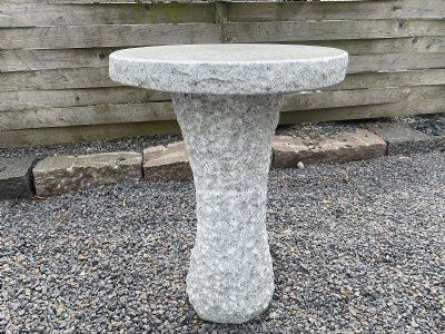 Cafébord lysgrå granit