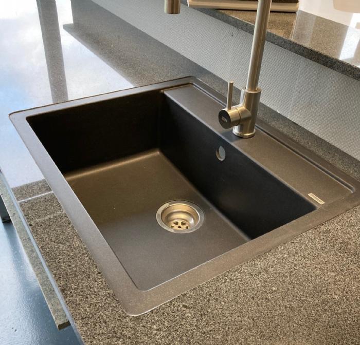 salg af Bordplade gråsort granit m. Blanco vask