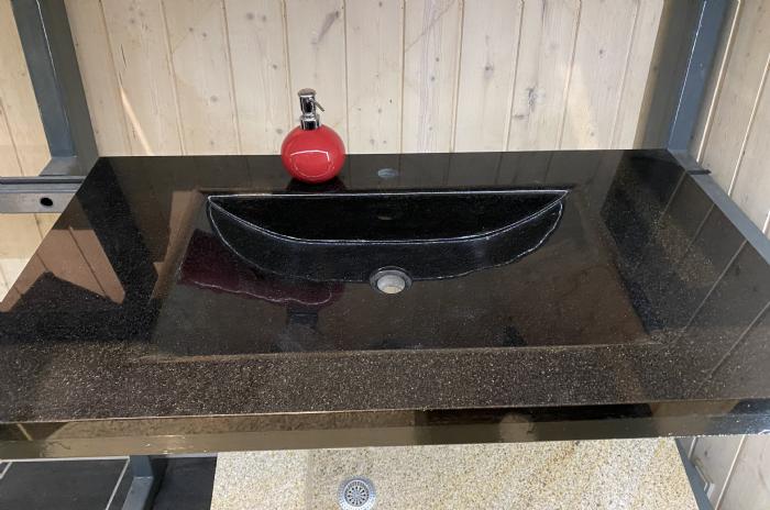 Indgang termometer bacon Køb Bordplade med hjulspor vask OPRYDNINGSUDSALG - SPAR 50% - Vaske på  tilbud - Vaskesøjler og bordplader med vask i granit og marmor