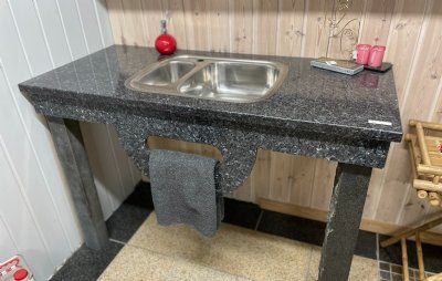 Bordplade med stålvask