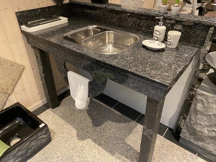 Kælder Temerity Placeret Køb Bordplade med stålvask OPRYDNINGSUDSALG - SPAR 50% - Vaske på tilbud -  Vaskesøjler og bordplader med vask i granit og marmor