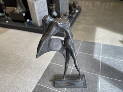 salg af Bronze abstrakt dame 75x14x38 cm