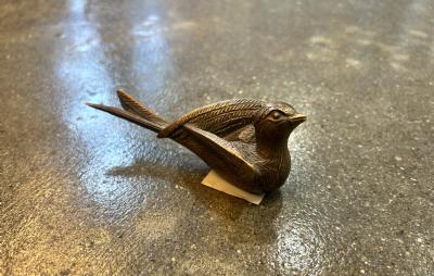 salg af Bronze fugl med flettede vinger