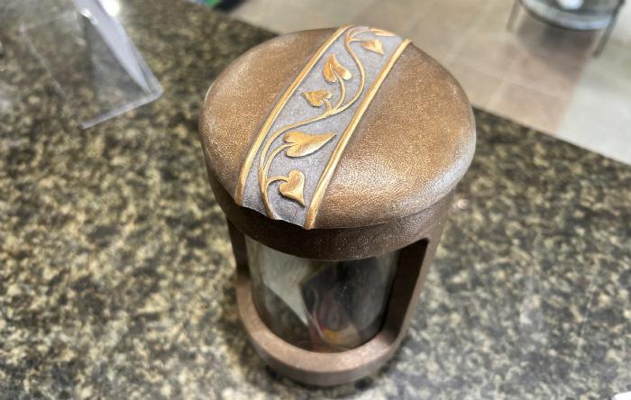 salg af Bronze lanterne med dekoration