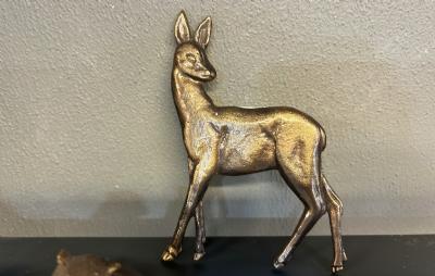 salg af Bronze rådyr flad model