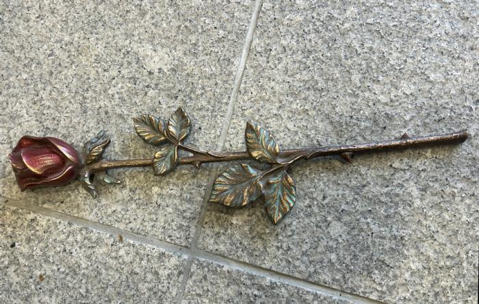 salg af Bronze rose stor
