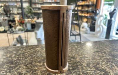 salg af Bronze vase med linje