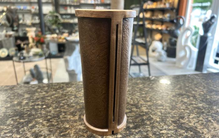 salg af Bronze vase med linje