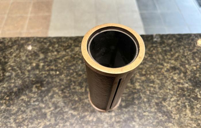 salg af Bronze vase med linje